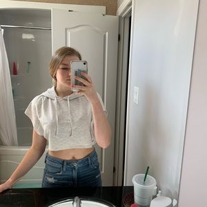 Athletic or casual cropped hooded short sleeve